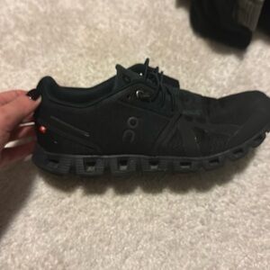 Like new on cloud sneakers!